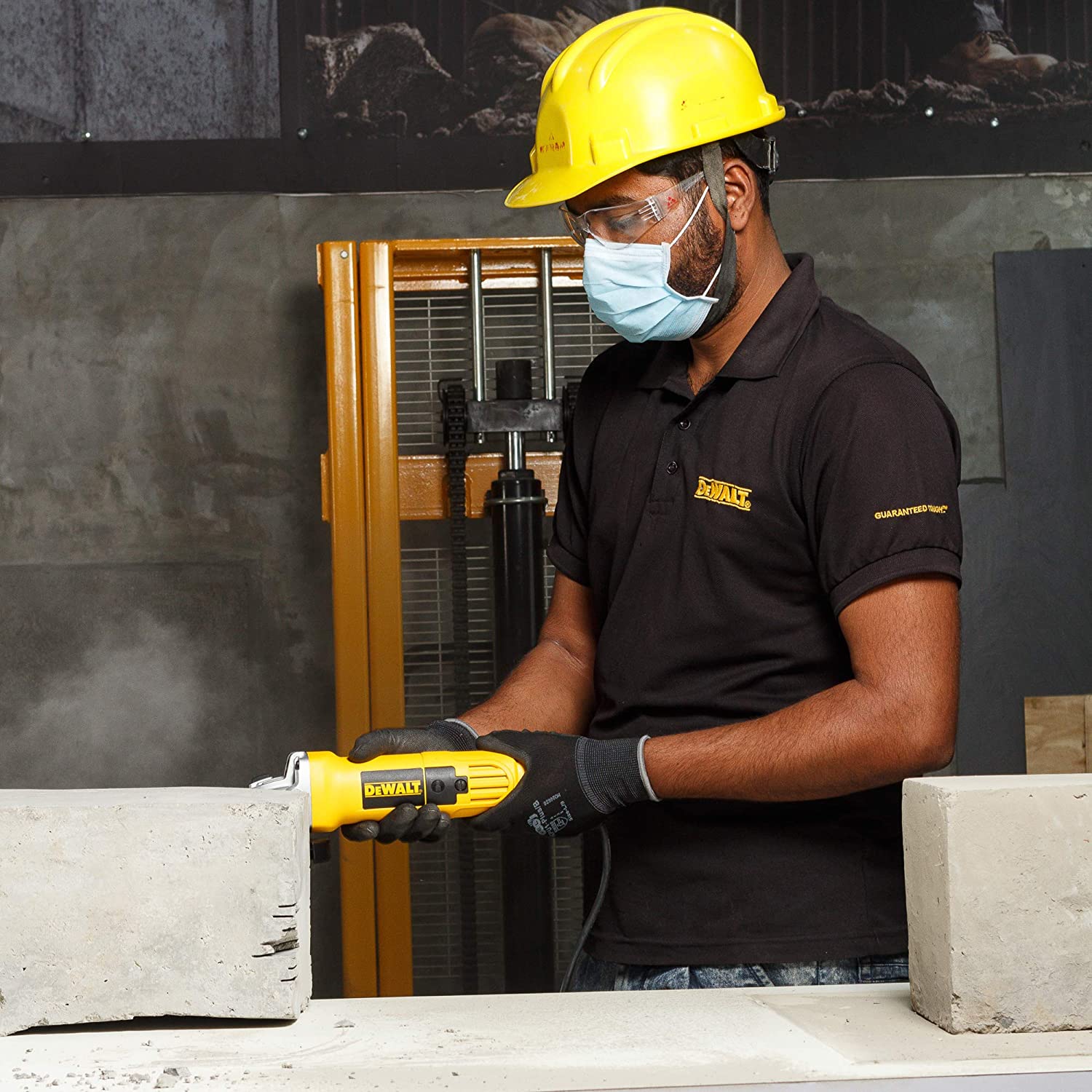 Dewalt 750W, 100mm 11000 rpm Angle Grinder (DW810-IN)